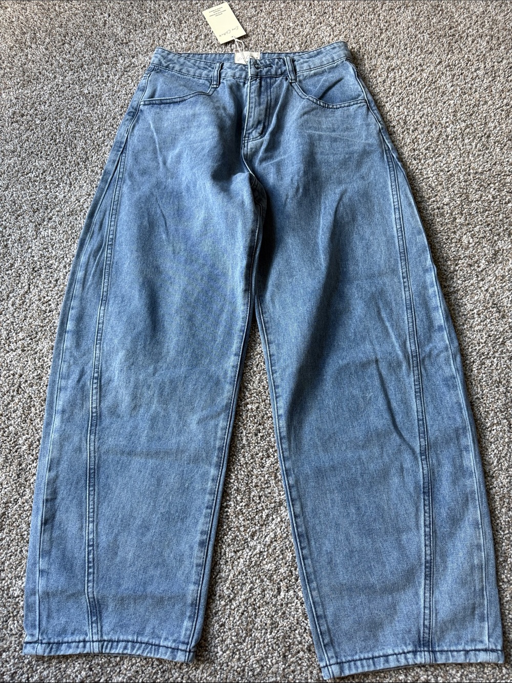 Relaxed Slight Barrel-Leg Women’s Jeans in Light Blue Denim